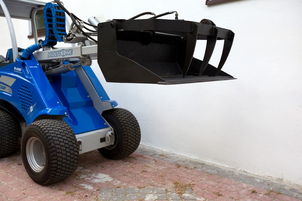 grapple bucket lifted detail