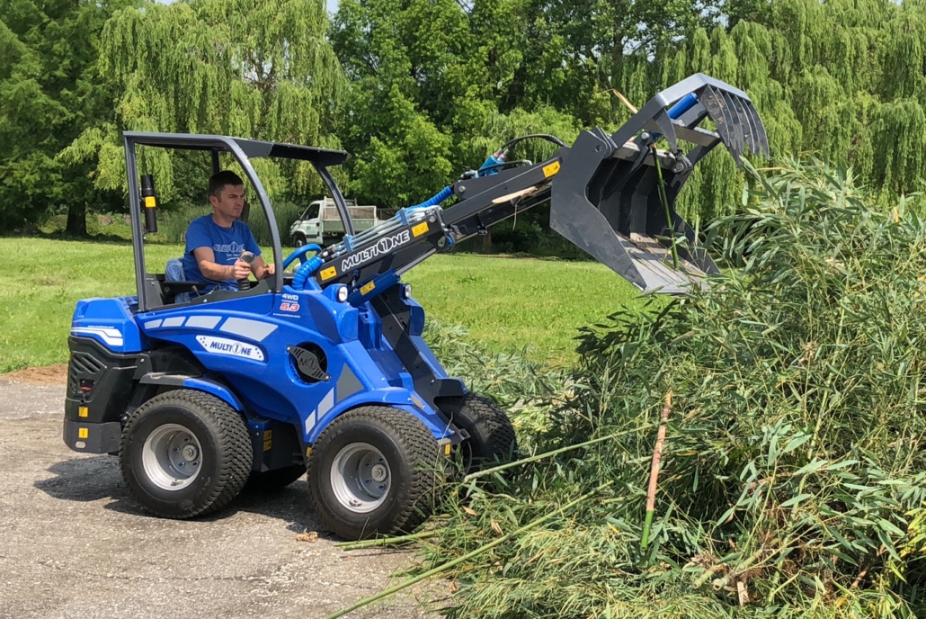 grapple bucket grabbing tree branches