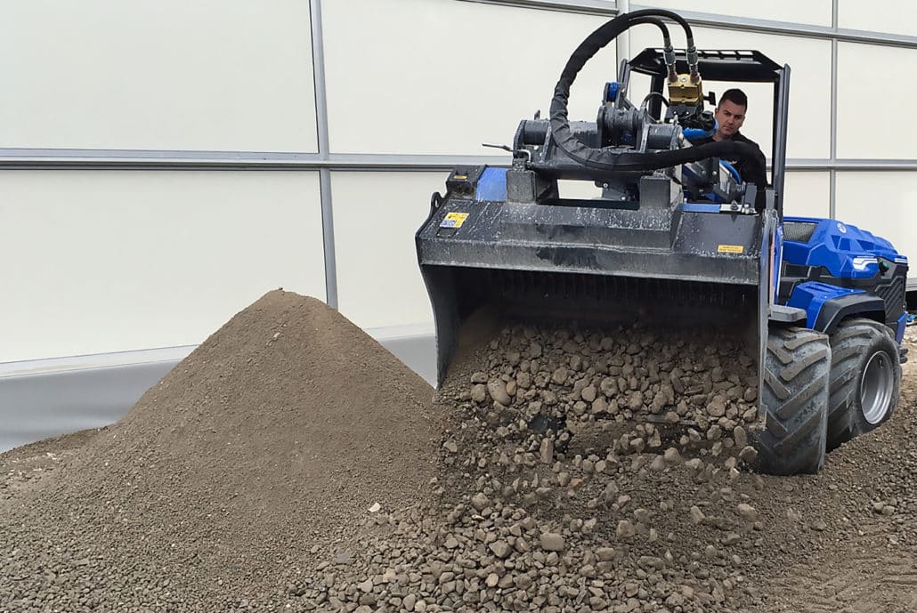 screening bucket moving soil