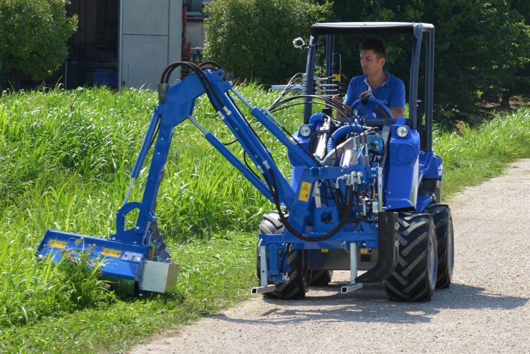 Side boom with flail mower DZ2