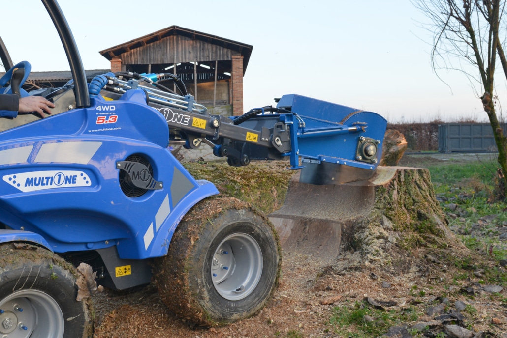 swing stump grinder in action seen from behind